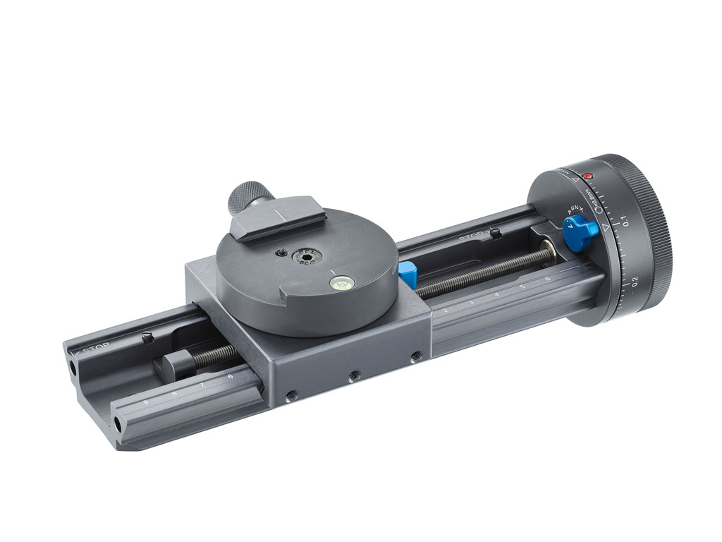 Focusing rail w/ Focus wheel and click stops for magnifications up to 5:1